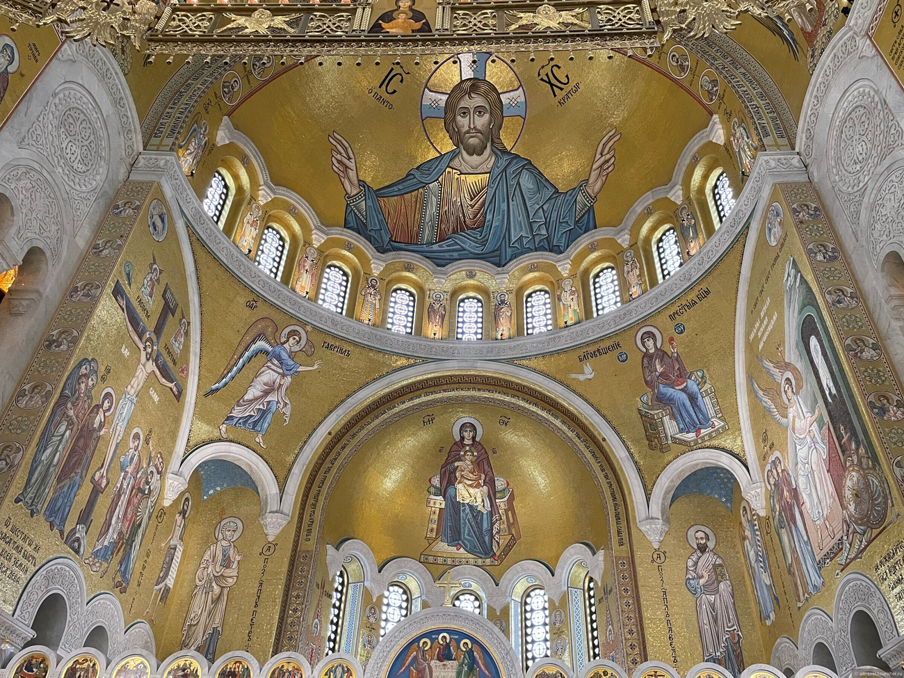 Мозаики алтарной части храма Святого Саввы