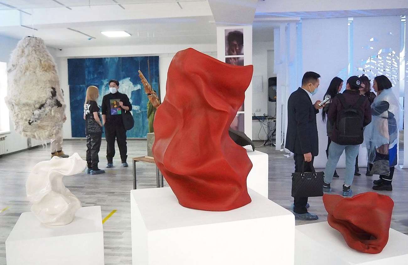 Выставка «Сагаан саг» в Центре развития культуры и современного искусства «Залуу». Искусство Евразии, журнал об искусстве