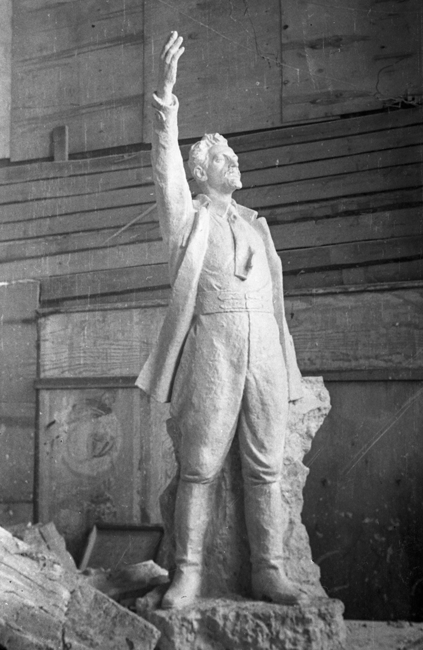 И.А. Камбаров. Я.М. Свердлов (фигура). Иллюстрация из рукописи «Пешеград»